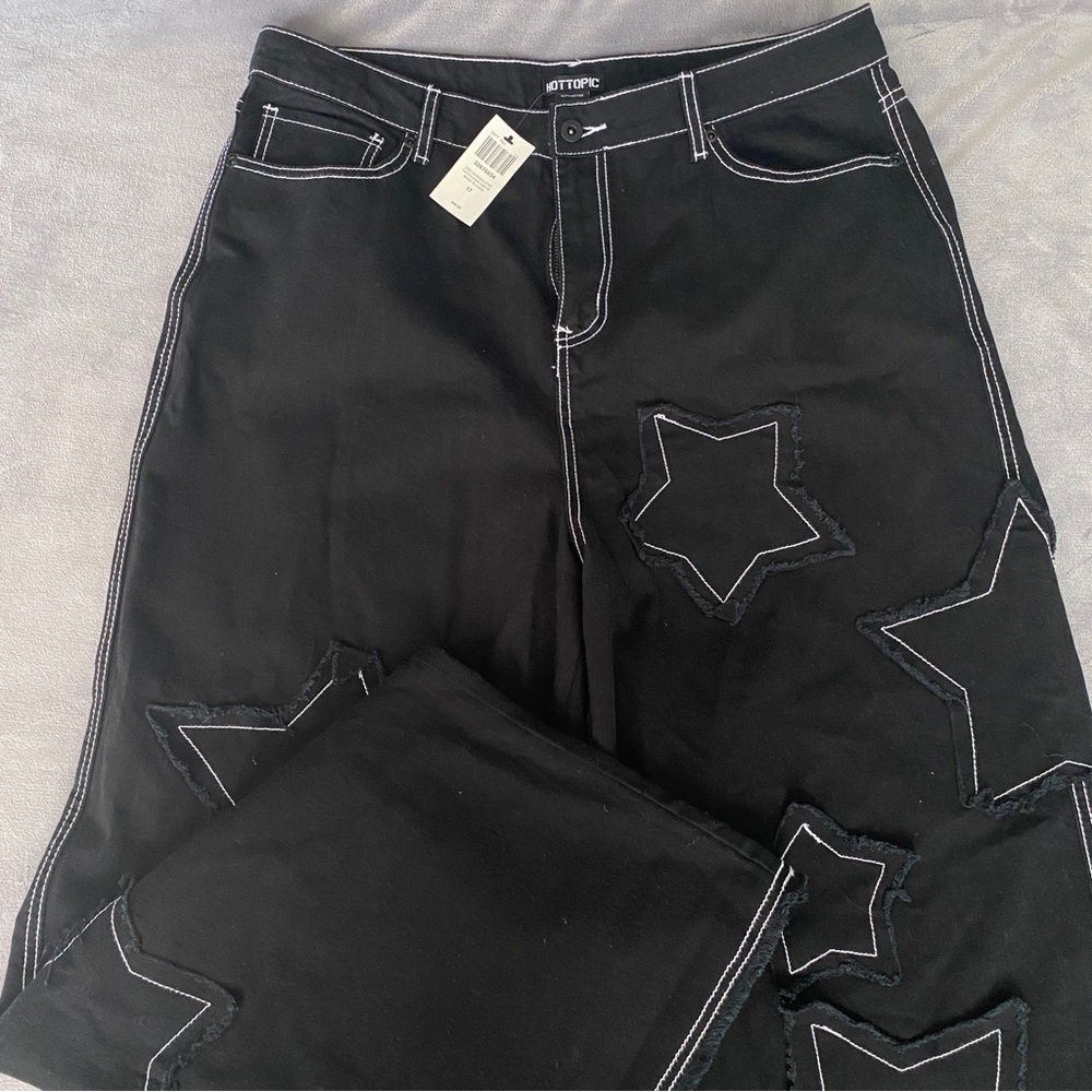 NWT Hot Topic Black Star Appliqué Wide Leg Jeans
